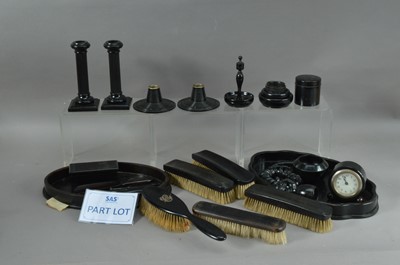 Lot 213 - A collection of dressing table items