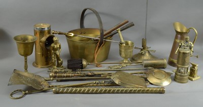Lot 217 - A collection of mostly brass items