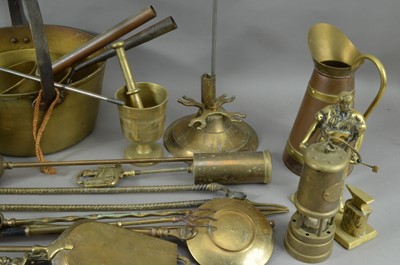 Lot 217 - A collection of mostly brass items