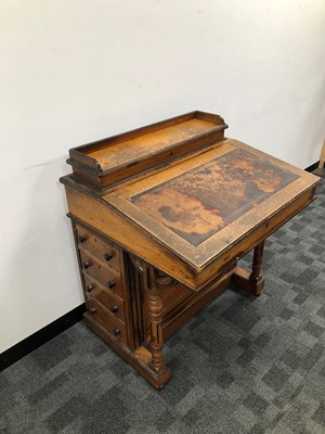 Lot 22 - A large early 20th century Davenport desk