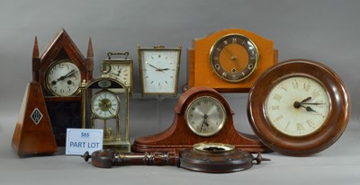 Lot 221 - A large collection of clocks