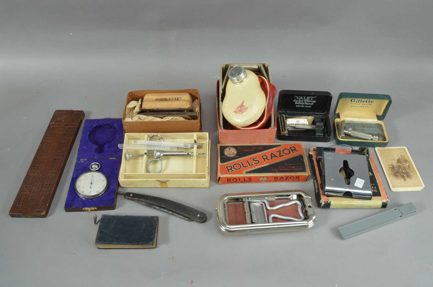 Lot 227 - An assorted collection of razors and other