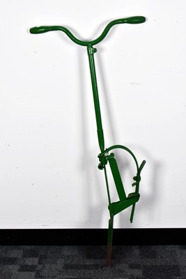 Lot 228 - A 20th century metal painted trenching tool