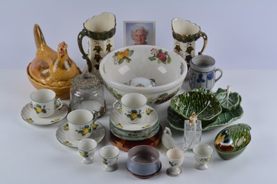 Lot 97 - A collection of miscellaneous ceramics