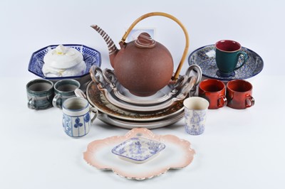 Lot 97 - A collection of miscellaneous ceramics
