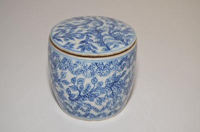 Lot 102 - A collection of Asian ceramics