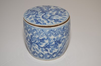 Lot 102 - A collection of Asian ceramics