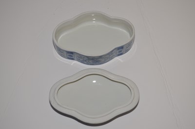 Lot 102 - A collection of Asian ceramics