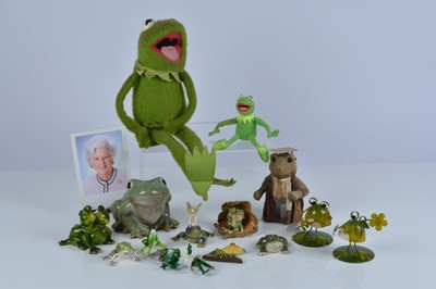 Lot 105 - A collection of frog related items