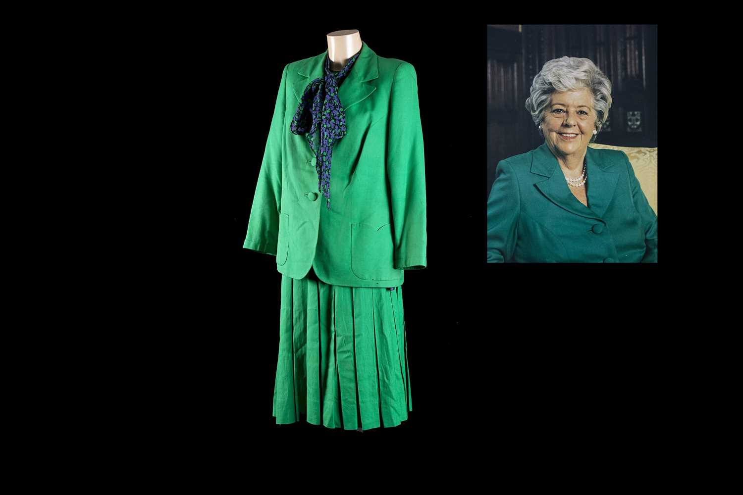 Lot 145 - A Lachasse London green linen and silk business suit with Lachasse blouse