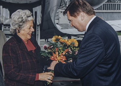 Lot 146 - A Lachasse London woollen tweed style, velvet collared business suit