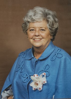 Lot 154 - A 1990s linen evening long evening cape