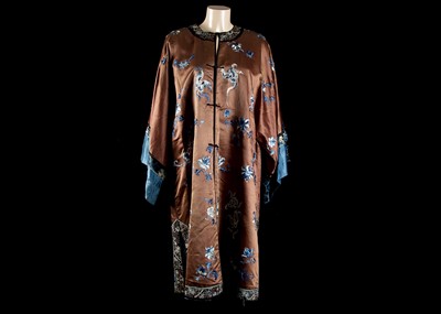 Lot 166 - A late 19th early 20th century Chinese silk gown