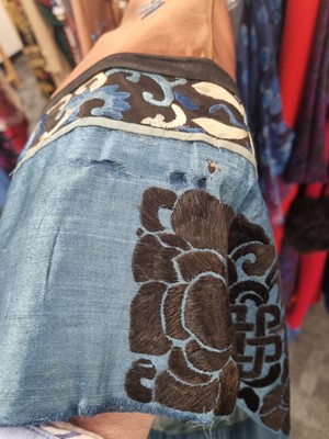 Lot 166 - A late 19th early 20th century Chinese silk gown