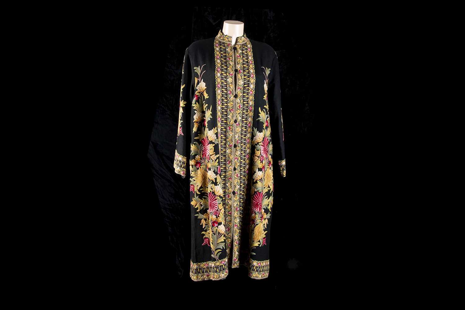 Lot 167 - A mid 20th century woollen and cotton textile day coat