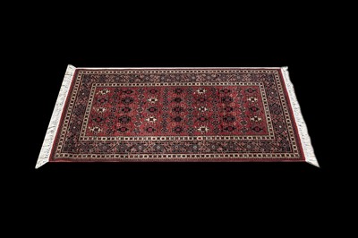 Lot 175 - A Kilim woollen and cotton Iran/Persian carpet