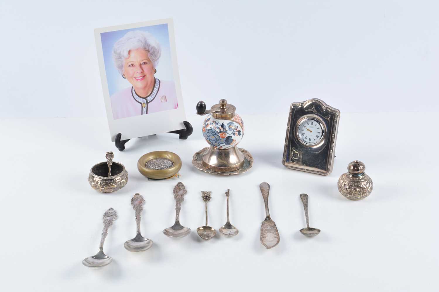 Lot 181 - A Victorian silver and Imari palette coffee mill