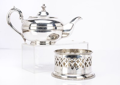 Lot 183 - A silver plated batchelors tea pot