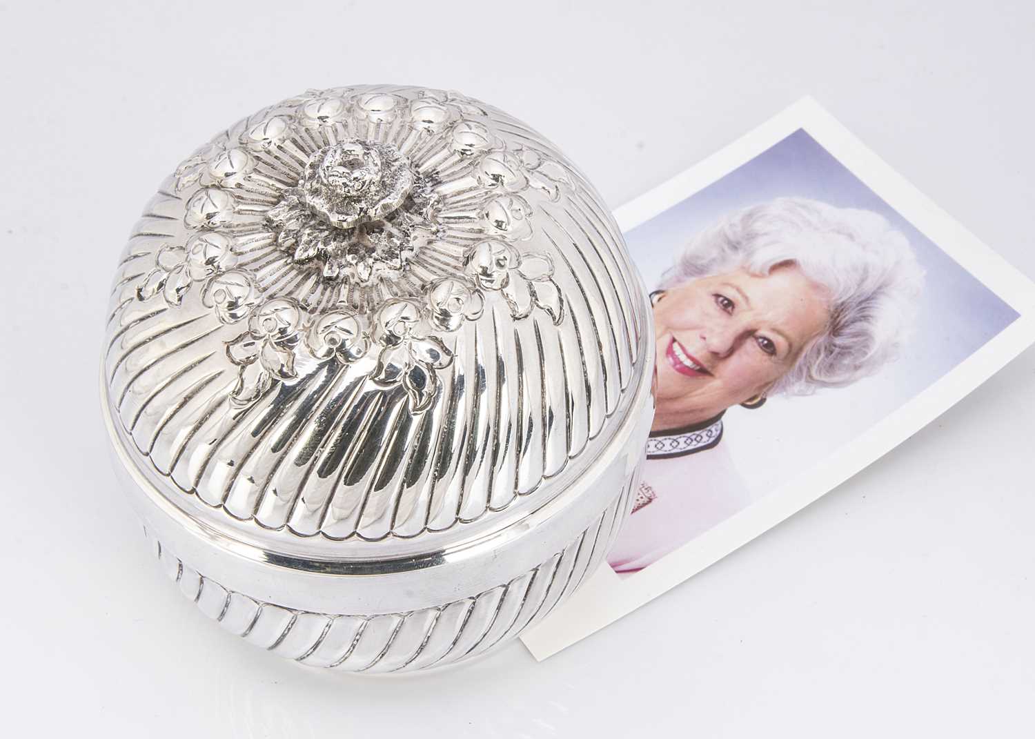 Lot 191 - A continental metal circular box and cover