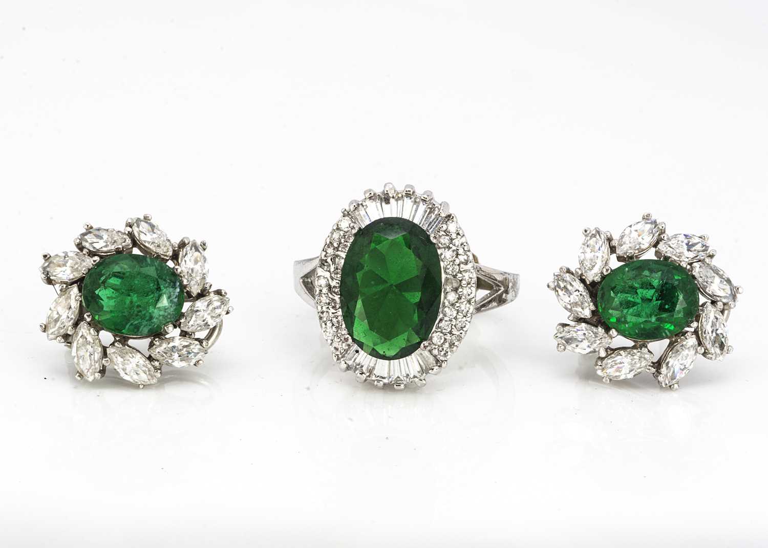 Lot 207 - A paste silver set of jewels