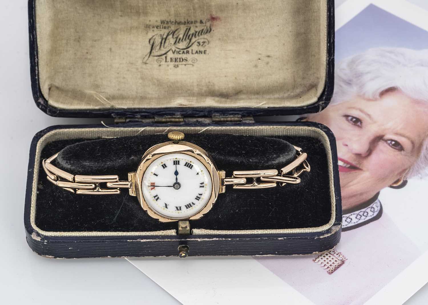 Lot 216 - A ladies 9ct gold wrist watch