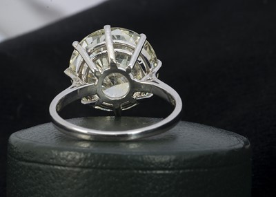 Lot 224 - A Large certificated diamond solitaire ring