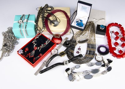 Lot 39 - A collection of modern costume jewellery
