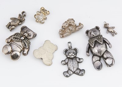Lot 40 - Eight modern silver Teddy Bear related items of jewellery