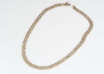 Lot 41 - A damaged 9ct gold necklace