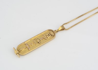 Lot 43 - An Egyptian gold pendant on chain