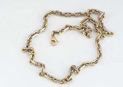 Lot 46 - A nice modern 18ct gold chain link necklace