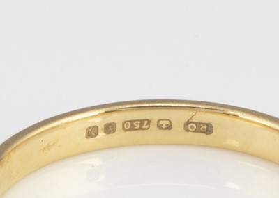 Lot 53 - An 18ct gold wedding band ring