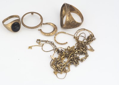 Lot 67 - A collection of 9ct gold
