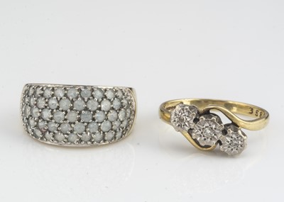 Lot 89 - An 18ct gold crossover three stone illusion set diamond dress ring