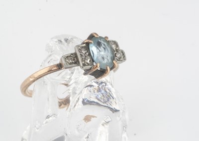Lot 102 - An Art Deco aquamarine and diamond dress ring
