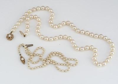 Lot 103 - A uniform cultured pearl necklace