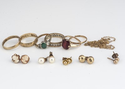Lot 111 - A collection of 9ct gold