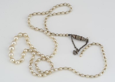 Lot 119 - A string of graduated cultured pearls