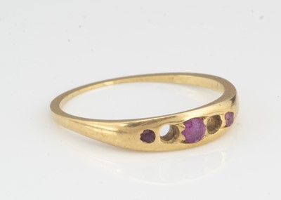 Lot 131 - A five stone (with two settings vacant) ruby ring