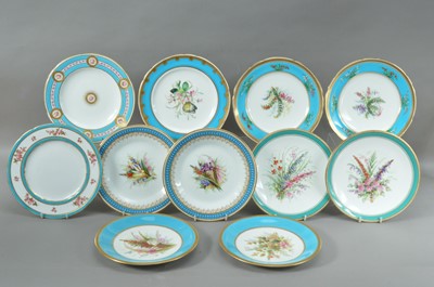 Lot 256 - A collection of English porcelain plates