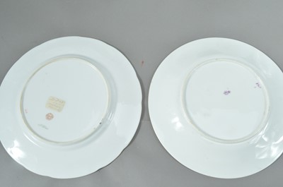 Lot 256 - A collection of English porcelain plates