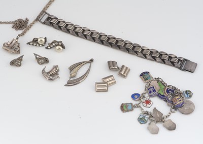 Lot 170 - A collection of silver jewellery