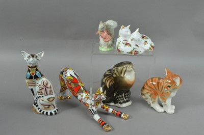 Lot 257 - A collection of ceramic cats