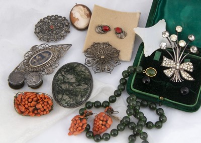 Lot 176 - A collection of various jewellery