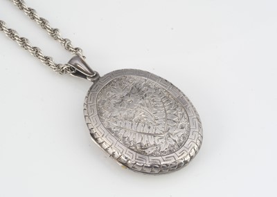 Lot 179 - An Edwardian silver engraved oval locket