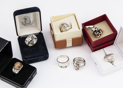 Lot 193 - A collection of silver rings