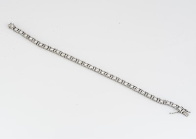 Lot 201 - A platinum diamond tennis bracelet