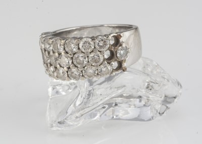 Lot 208 - A 14k marked cluster ring