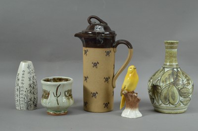 Lot 264 - A collection of assorted pottery