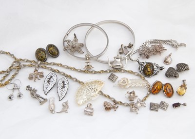 Lot 258 - A silver collection of jewellery